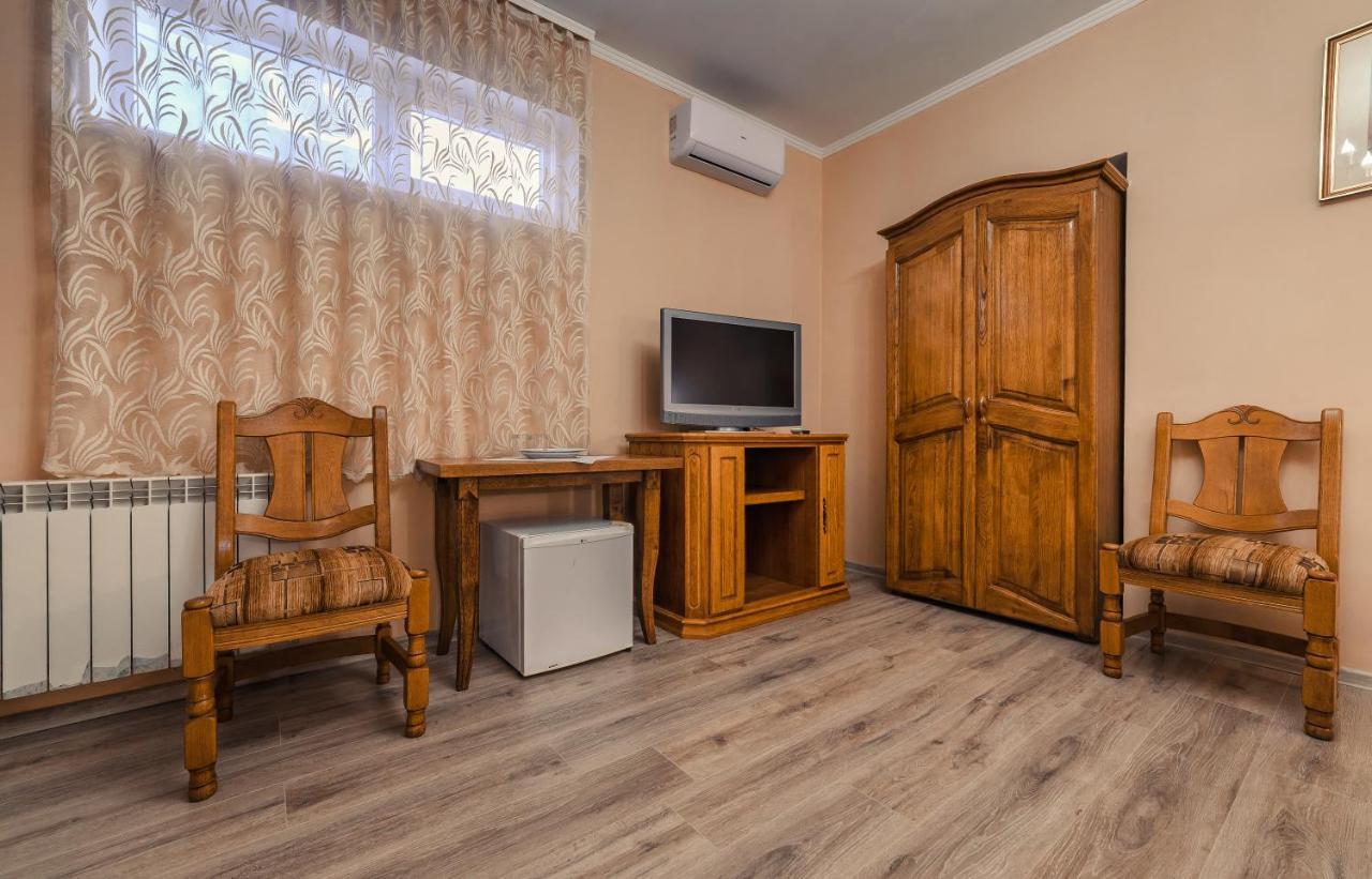 Готель «Вишневий Сад» Moekatsjeve Buitenkant foto