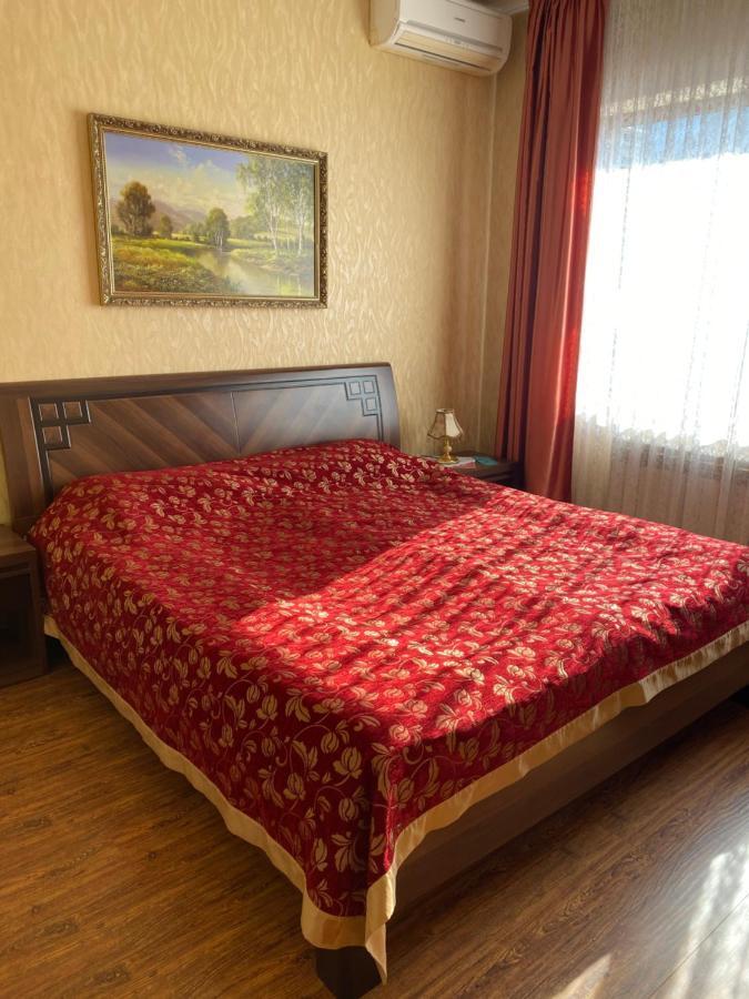 Готель «Вишневий Сад» Moekatsjeve Buitenkant foto