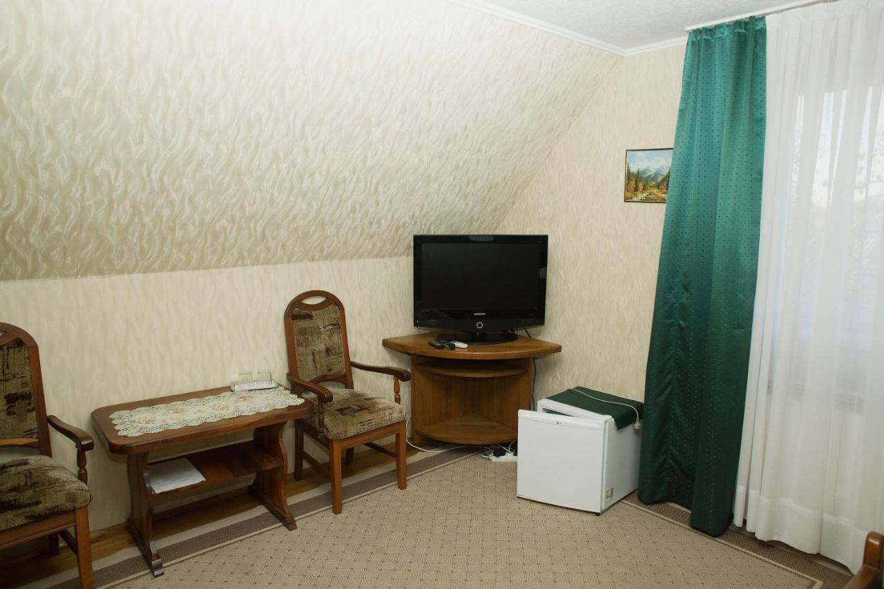 Готель «Вишневий Сад» Moekatsjeve Buitenkant foto